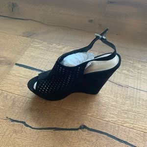 CHINESE LAUNDRY BLACK CHUNKY WEDGE HEEL OPEN TOE WITH MESH UPPER